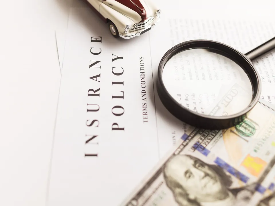 Un contrat d’assurance examiné à la loupe